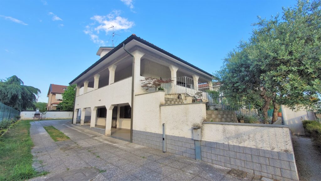 Villa Sing Calvignasco - Via Puccini 5