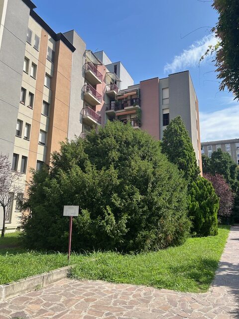 VIA ADAMI N 8 Tre locali con doppi servizi