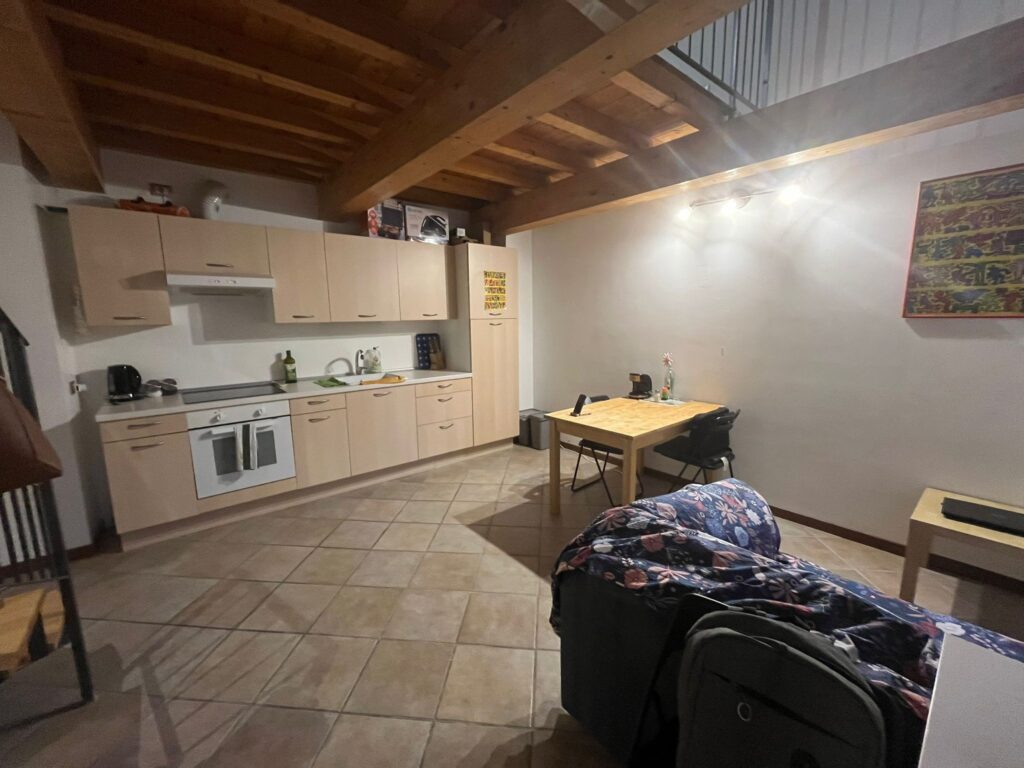 BILOCALE IN CORTE