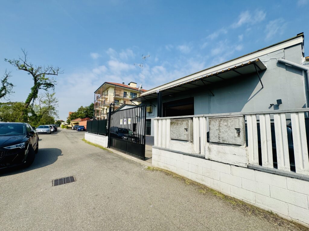 Via Frosinone 4  milano – Baggio