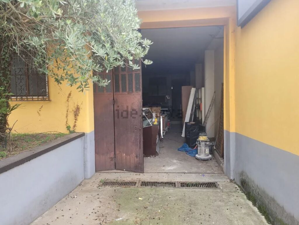 MAGAZZINO RHO - VIA BERSAGLIO 20