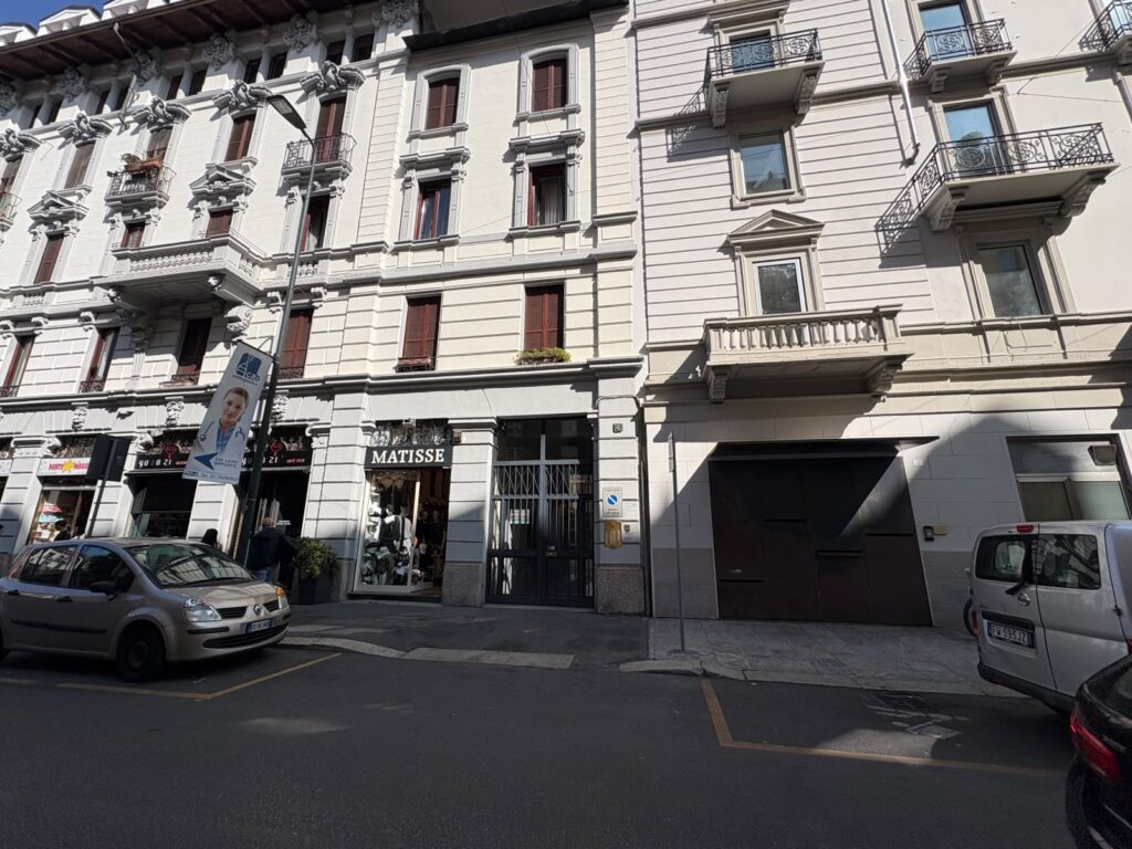 VIA SAN GREGORIO 4 MILANO