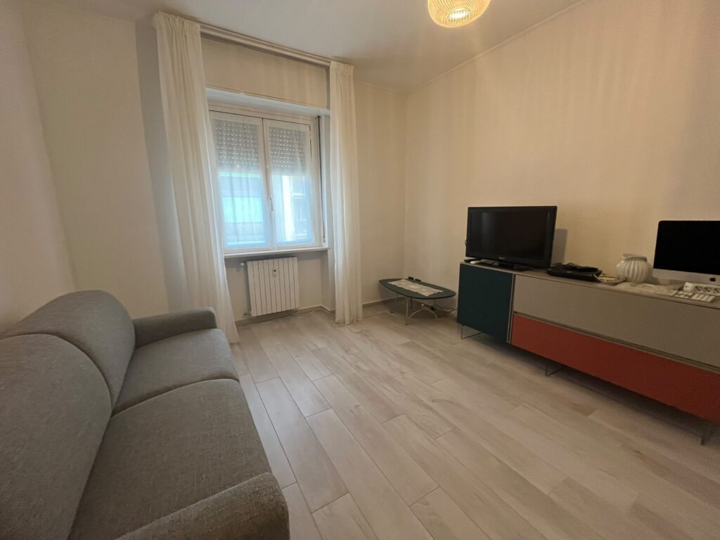 BILOCALE - MILANO VIA SANT'APOLLINARE 4